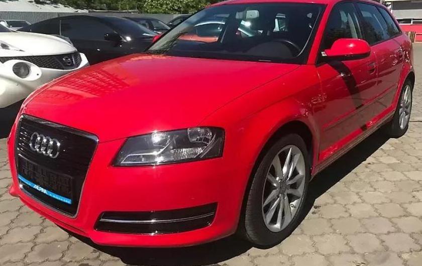 красный немецкий хетчбек