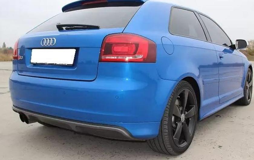 синий Ауди хетчбек