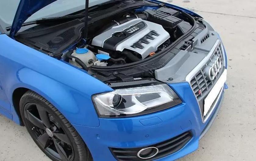 открытый капот на А3