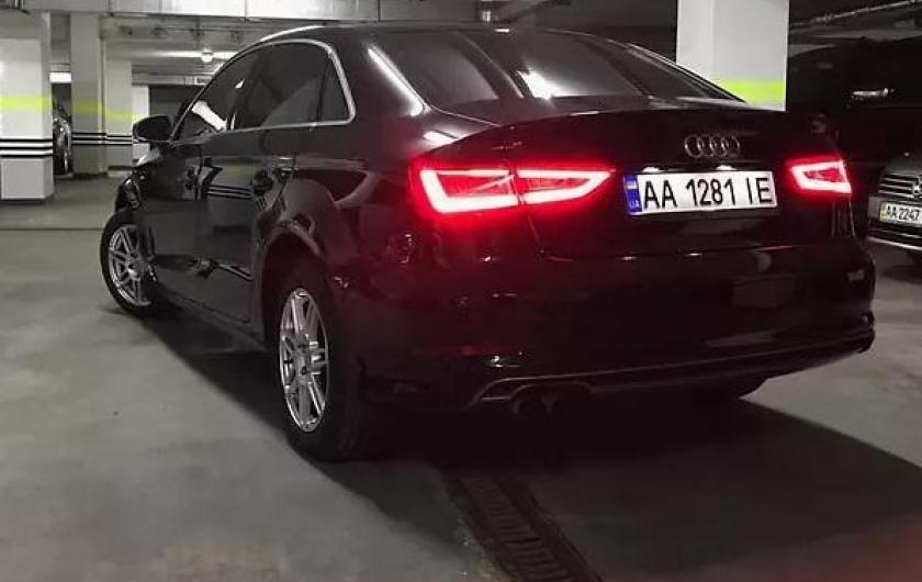 А3 седан сзади