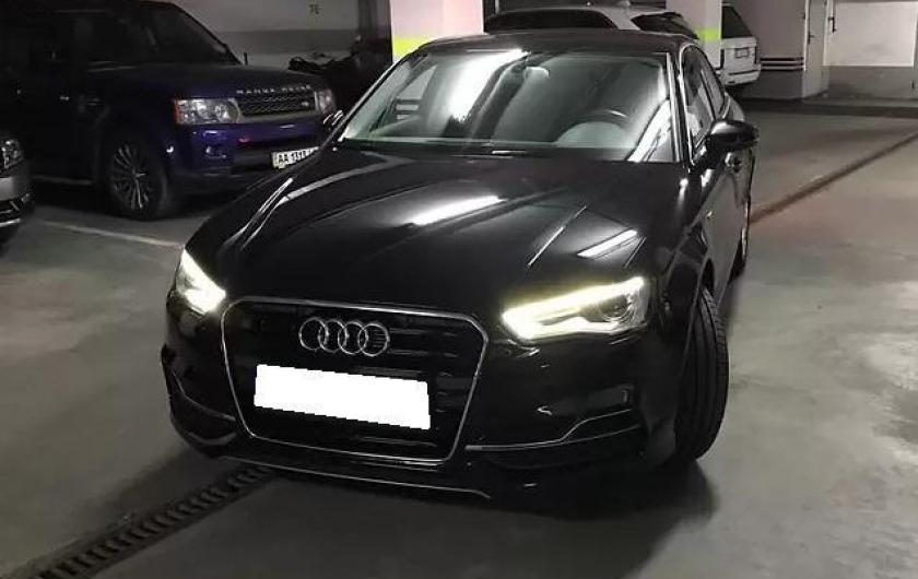 А3 с включенными фарами