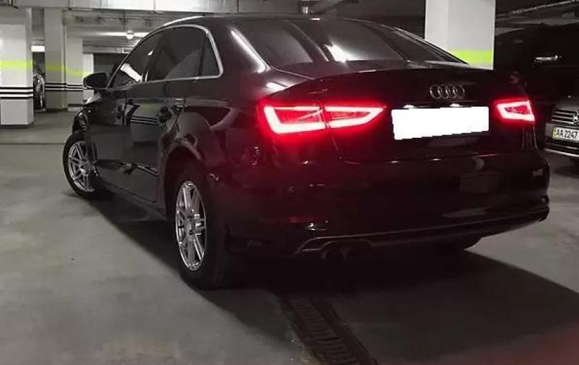 А3 седан сзади