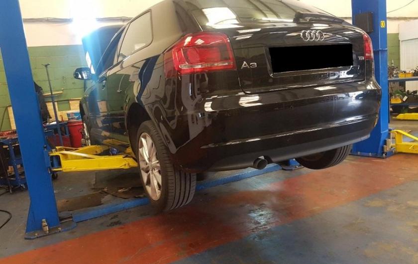 Ауди А3 на подъемнике