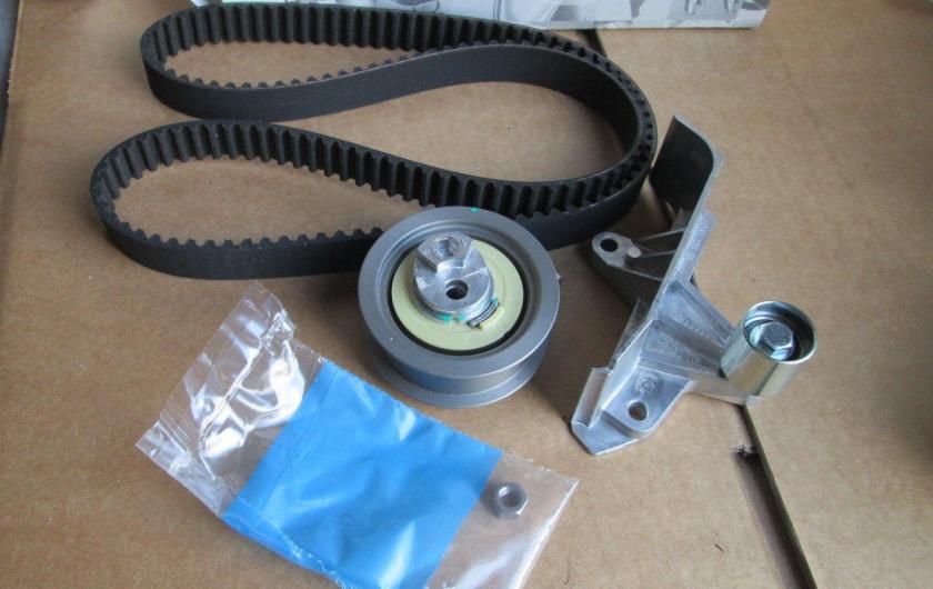 новый ремень ГРМ с роликами