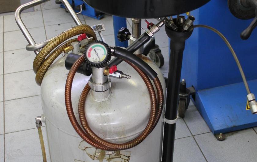 установка для слива моторного масла