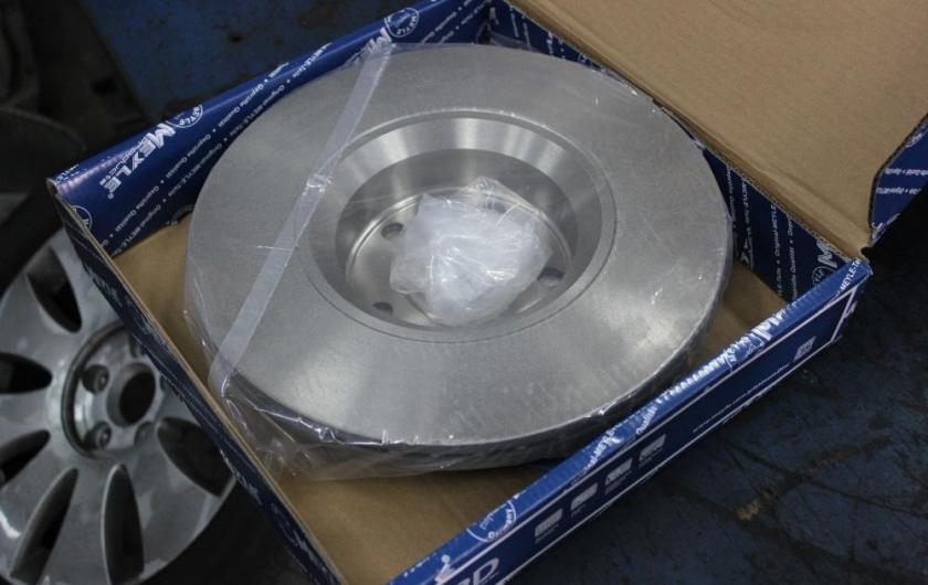 новый тормозной диск в коробке