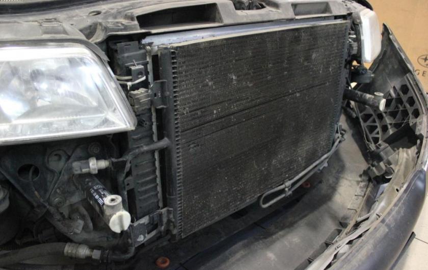 радиатор охлаждения двигателя на А4
