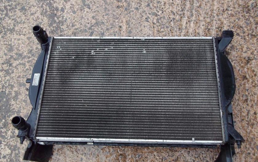 радиатор охлаждения двигателя