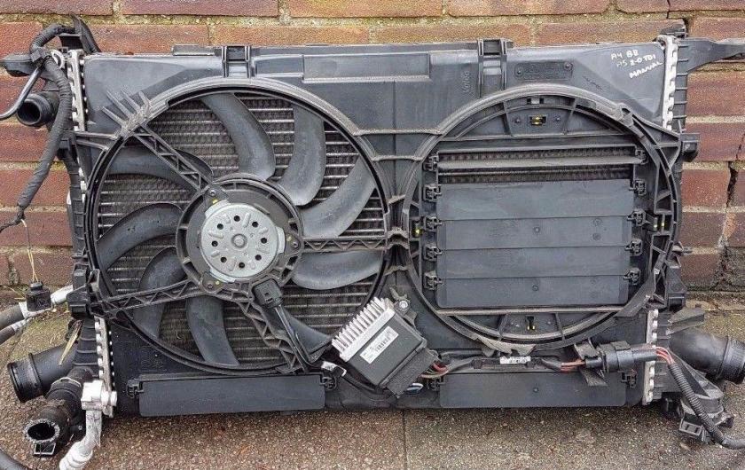 радиатор охлаждения двигателя с вентилятором