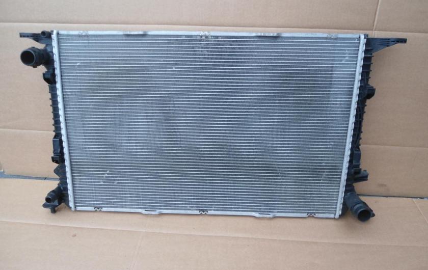 радиатор охлаждения двигателя