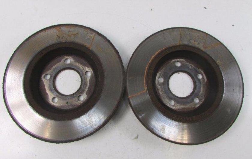 два тормозных диска