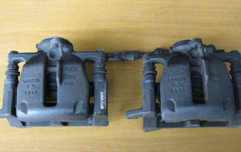 два тормозных суппорта