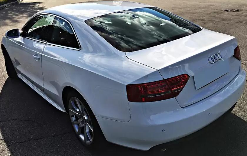 белая А5 сзади