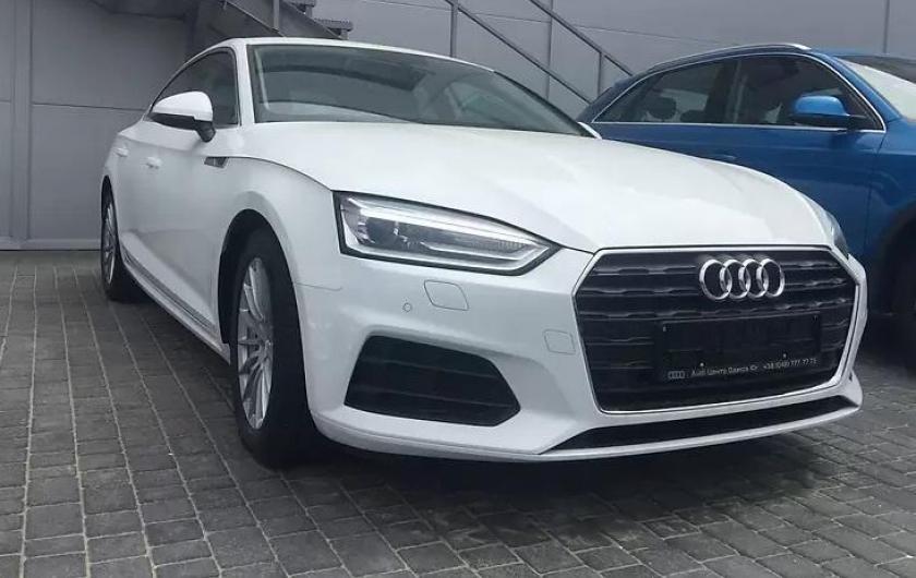 белая А5 спереди