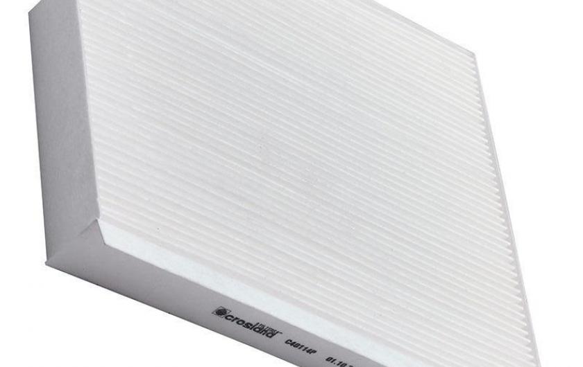 салонный фильтр на белом фоне