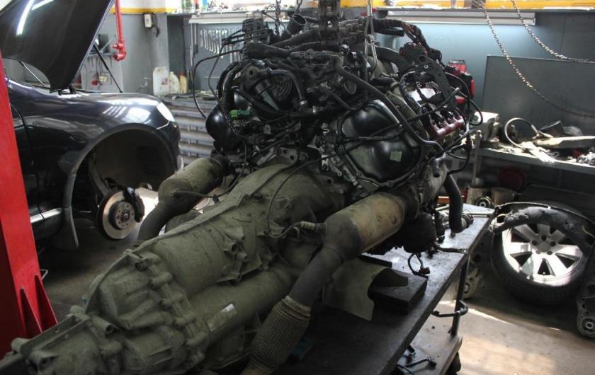 мотор с коробкой Ауди