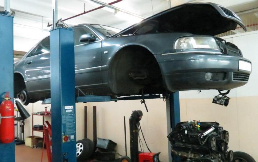 А6 на подъемнике