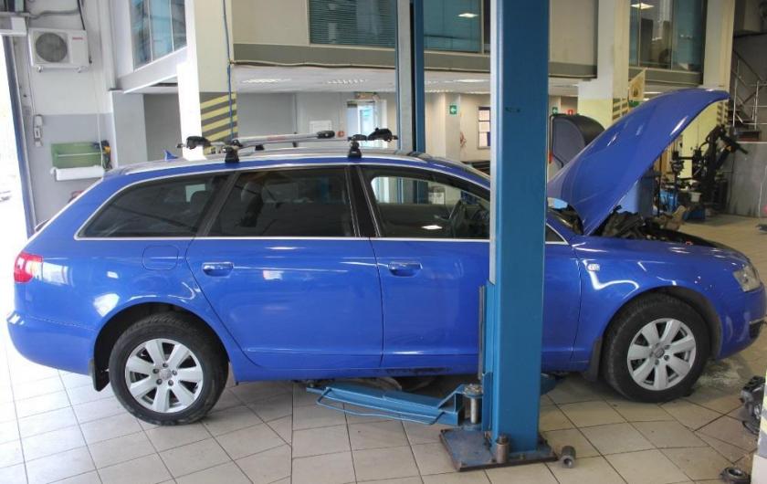 А6 Авант на подъемнике