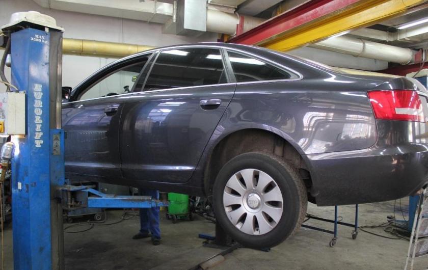 А6 на подъемнике