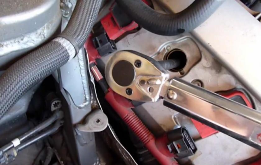 демонтаж свечи зажигания