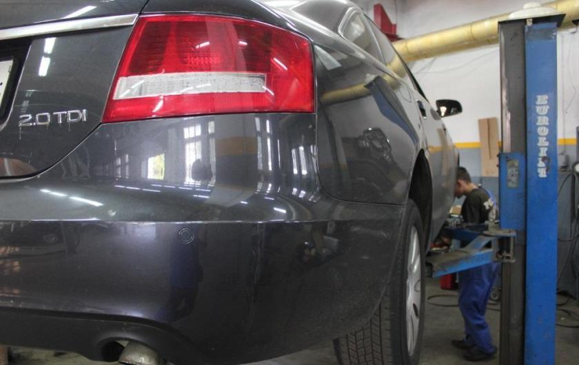 А6 сзади на подъемнике