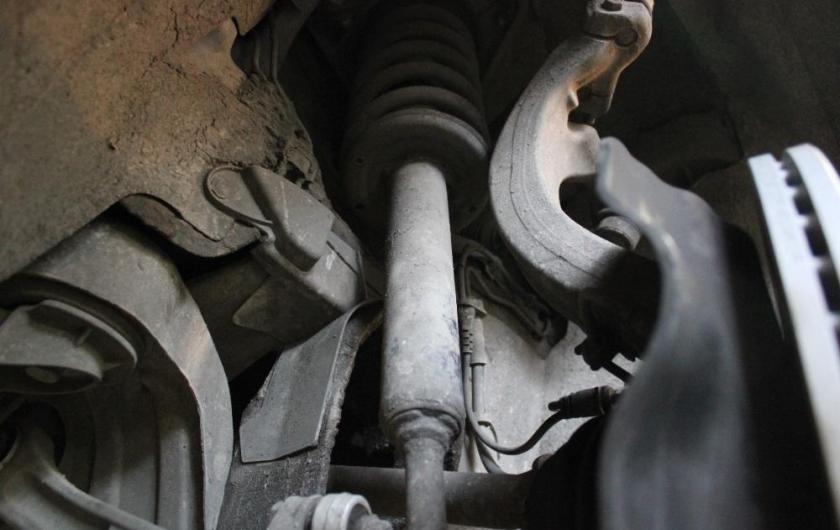 стойка амортизатора на Ауди