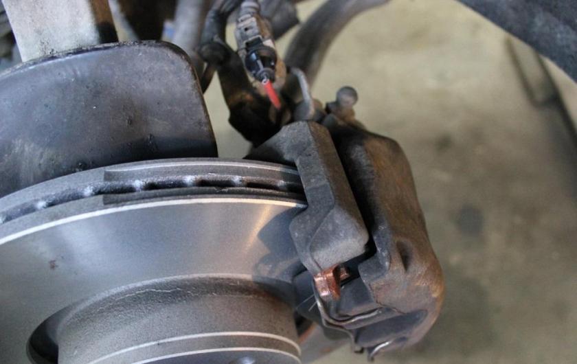 тормозной диск и суппорт сверху