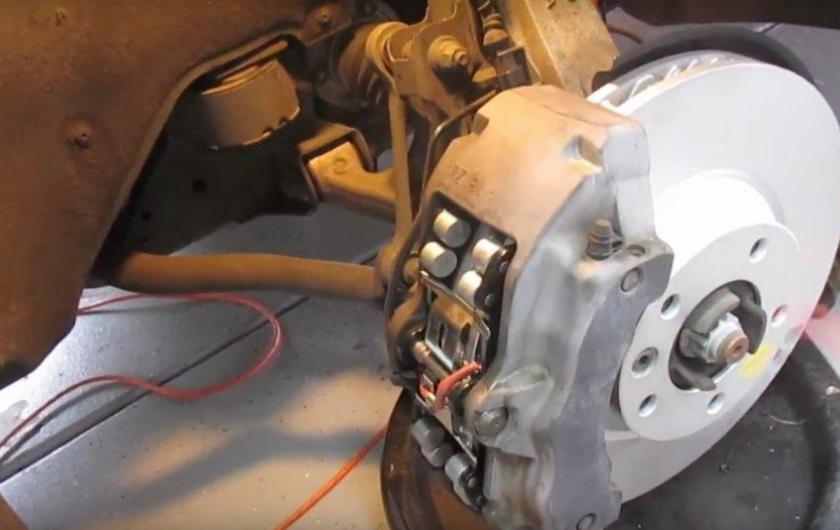 тормозной диск с суппортом