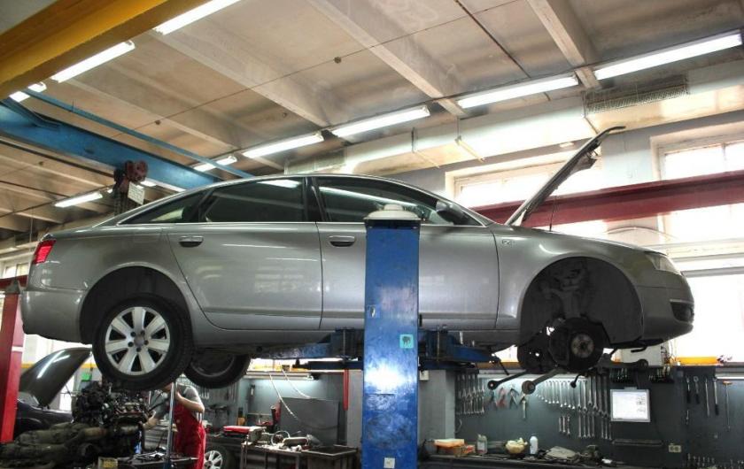 седан А-шесть на СТО