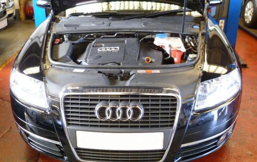 А6 на СТО с открытым капотом