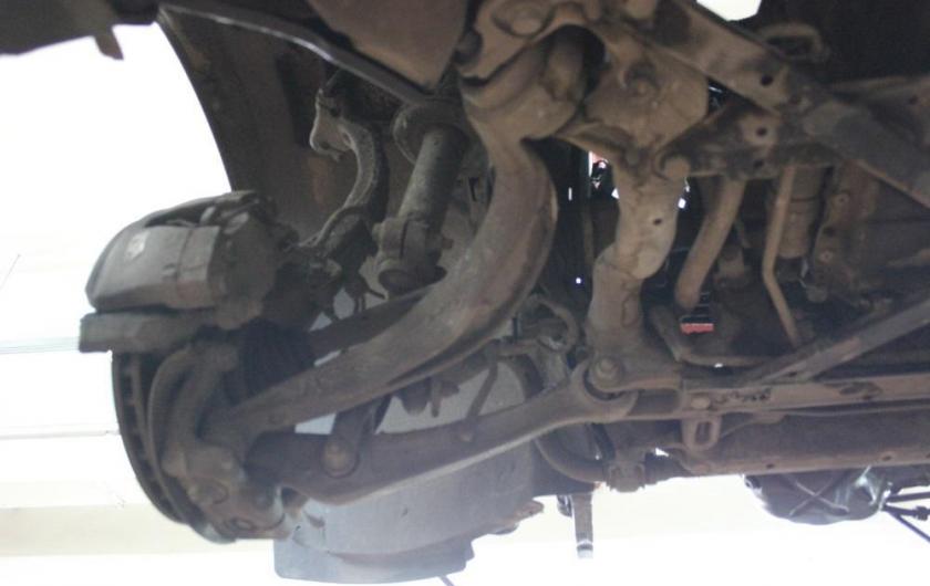 передняя подвеска Q3 снизу