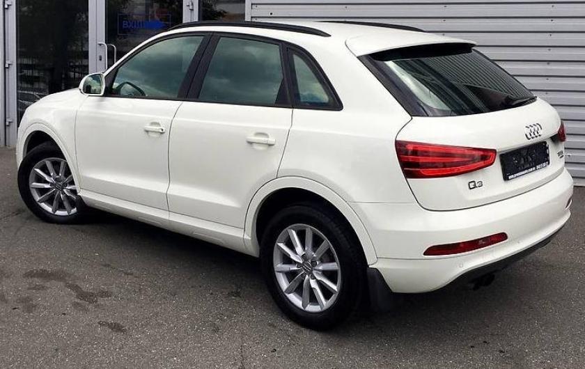 белый Ауди Q3
