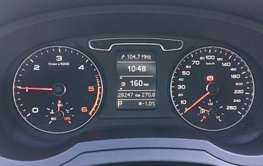 приборная панель на Q3