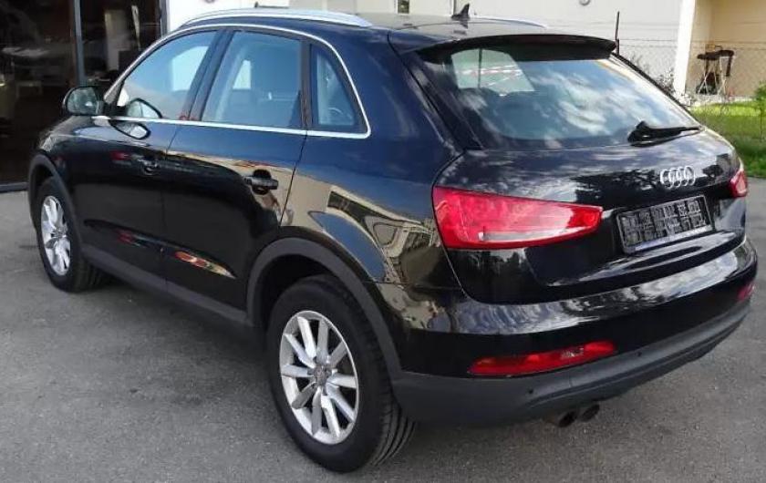 черный Q3 сзади