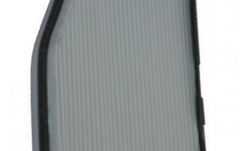 салонный фильтр на белом фоне