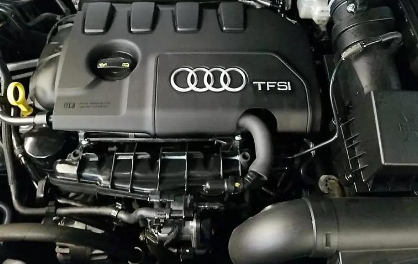 крышка мотора на Ауди