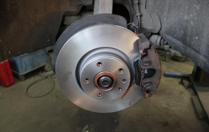 тормозной диск с суппортом