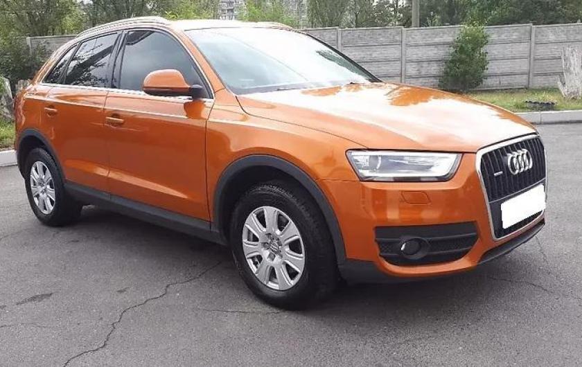 оранжевая Ауди Ку 3