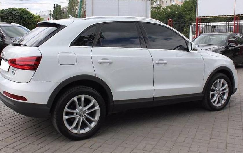 белый Ауди Ку 3