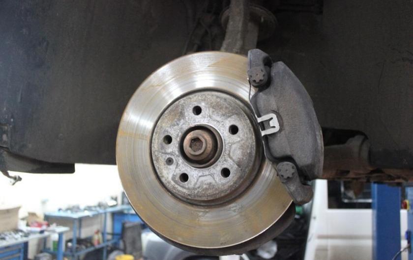 тормозной диск с суппортом