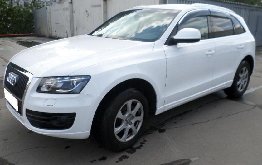 белый кроссовер Ауди