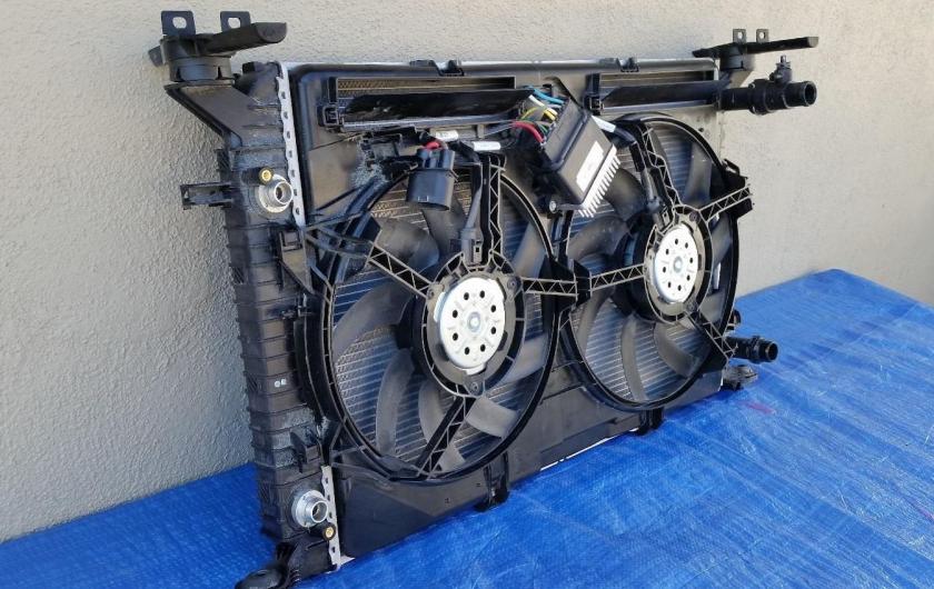 радиатор Ауди с вентиляторам