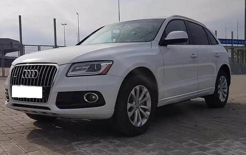 белый кроссовер Q5