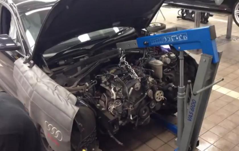 демонтаж двигателя на Ауди