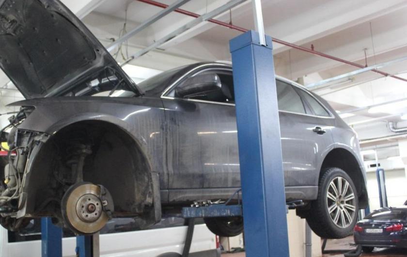 Ку 5 на подъемнике в сервисе