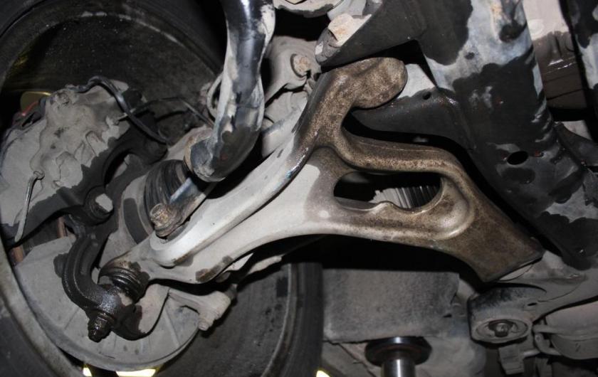 нижний рычаг передней подвески Ку7