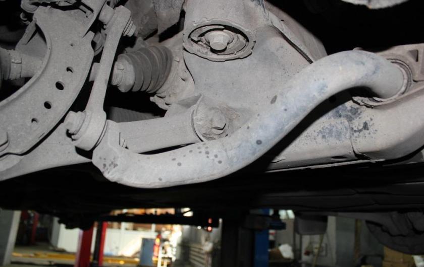 стабилизатор поперечной устойчивости снизу