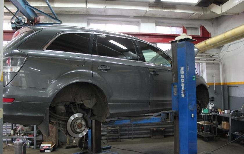 Q7 на подъемнике