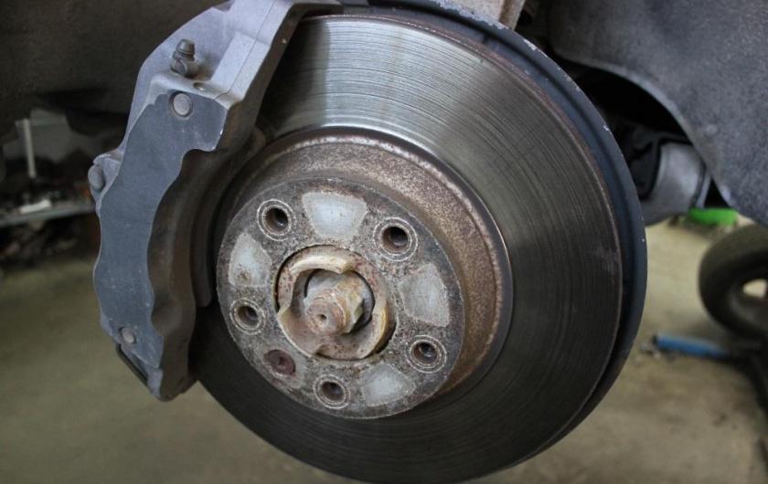 тормозной диск с суппортом