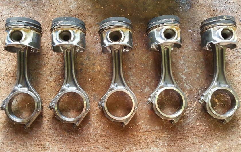 поршни с шатунами